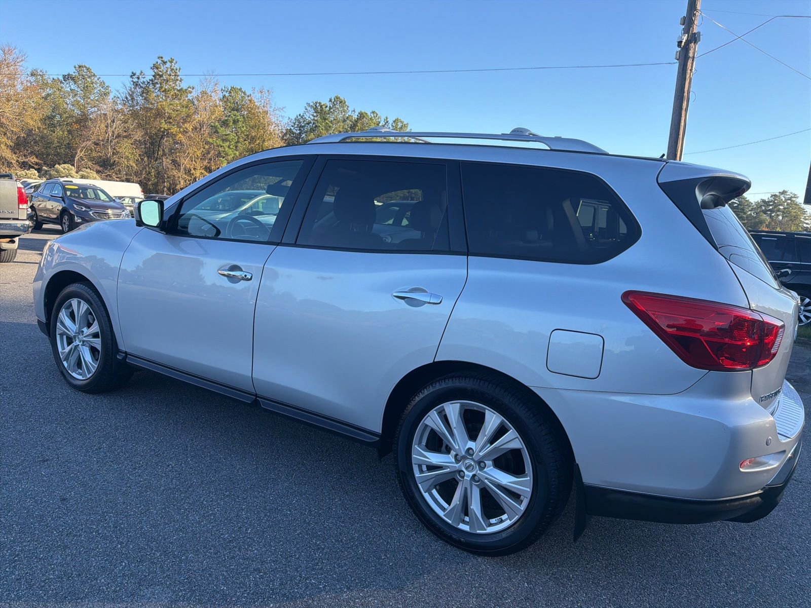 Used 2018 Nissan Pathfinder SL w/ SL Premium Package image 6