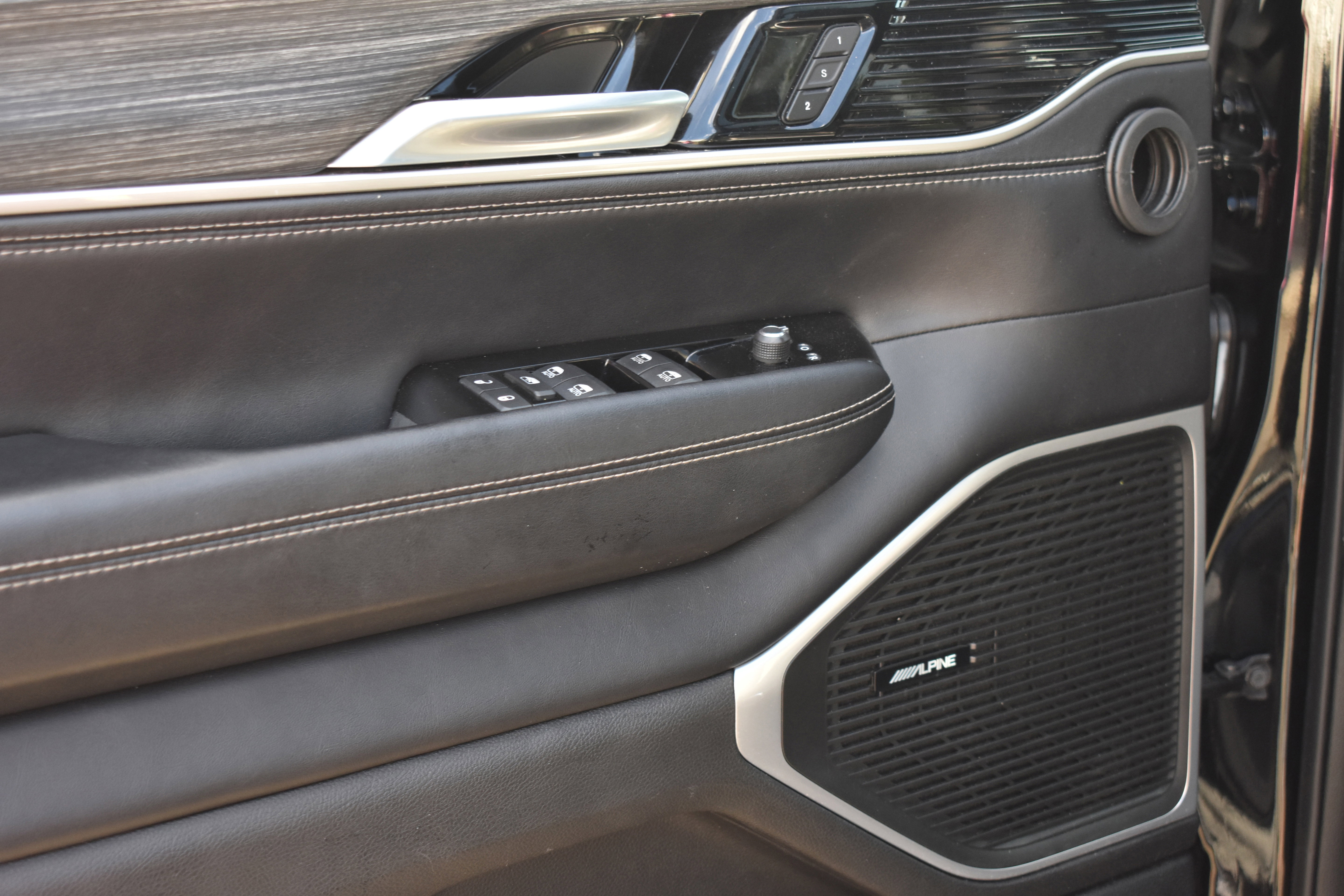 Used 2024 Jeep Wagoneer L Series II w/ Premium Group I image 27