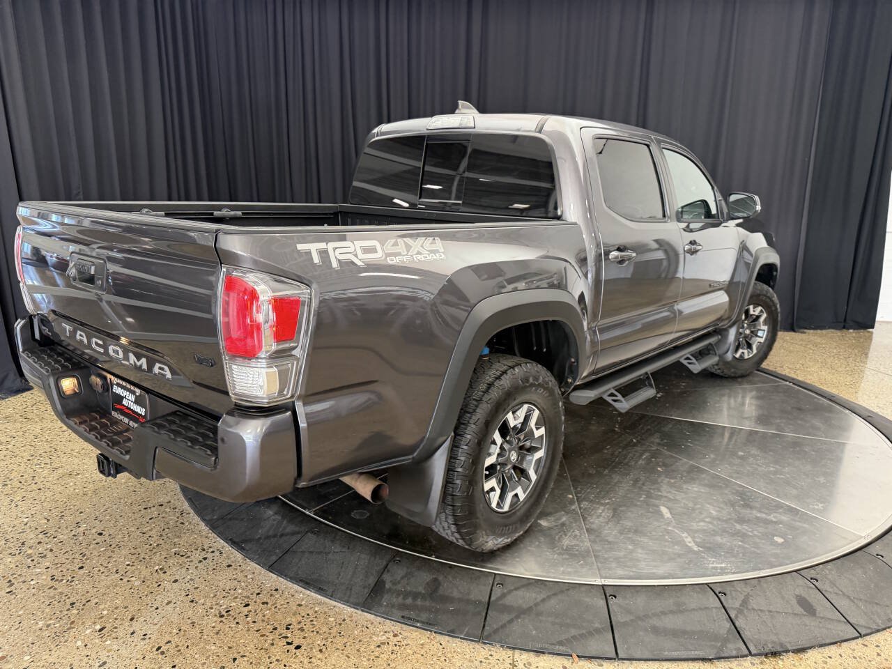 Used 2020 Toyota Tacoma TRD Off-Road w/ Technology Package AWD/4WD image 15