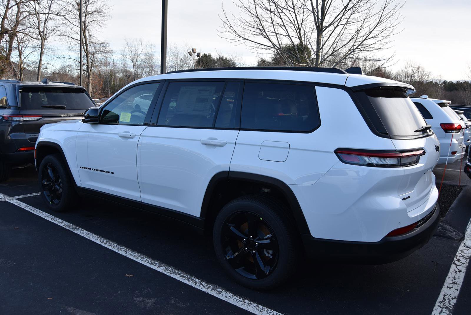 New 2025 Jeep Grand Cherokee L Altitude image 3