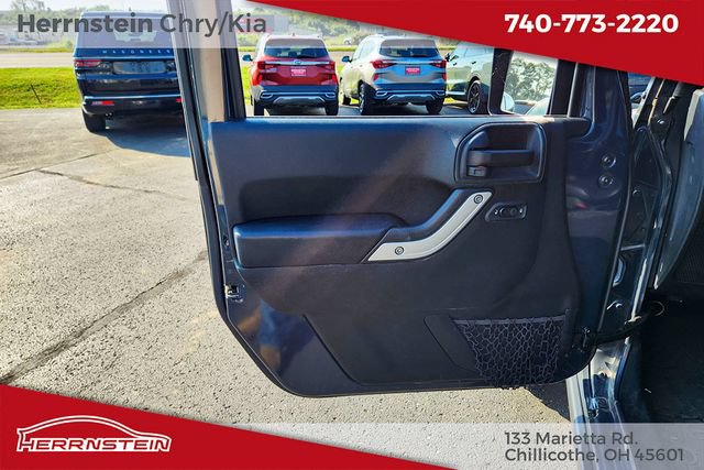 Used 2017 Jeep Wrangler Unlimited Rubicon w/ Cold Weather Group AWD/4WD image 7