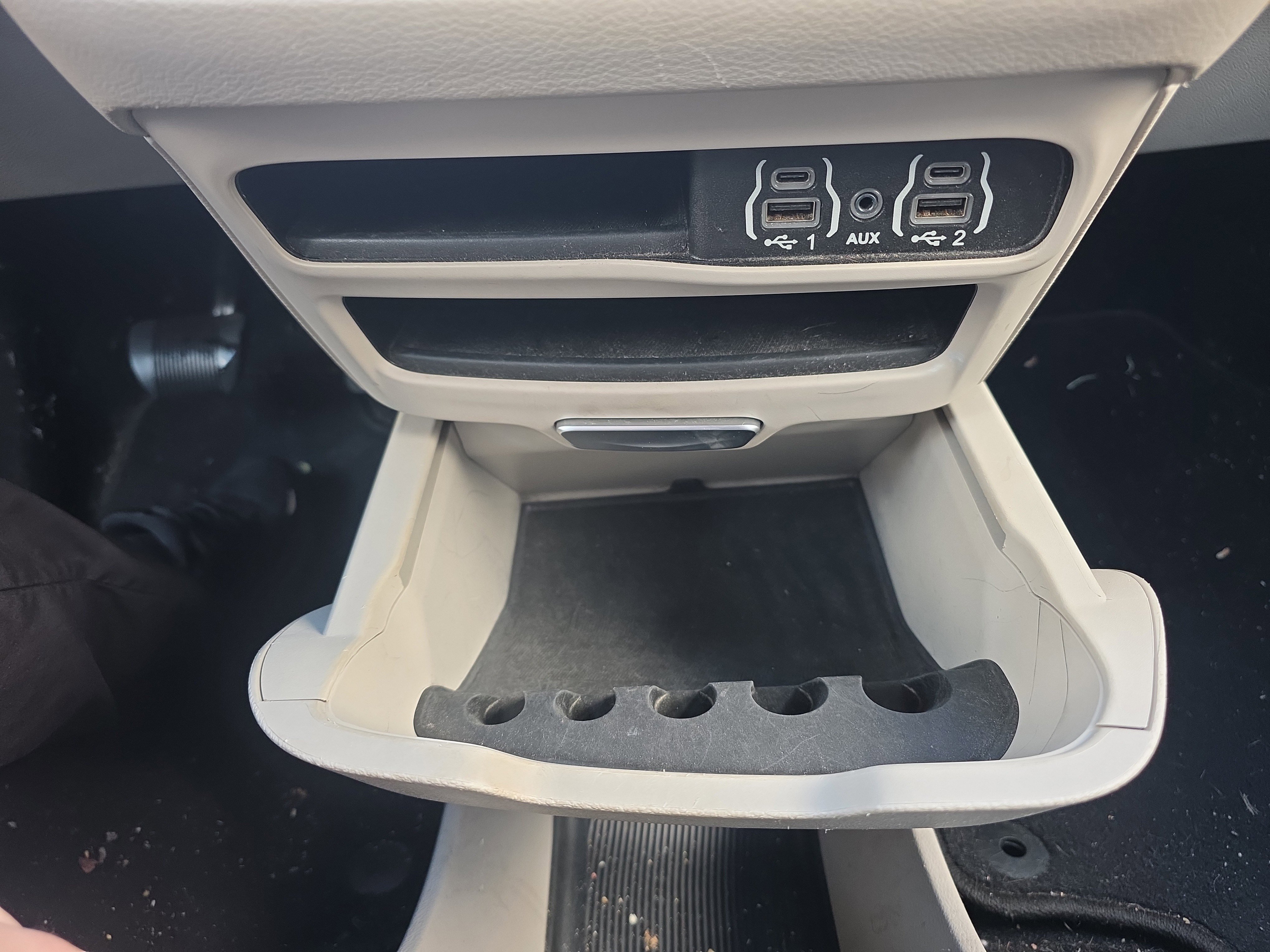 Used 2021 Chrysler Voyager Lxi image 37