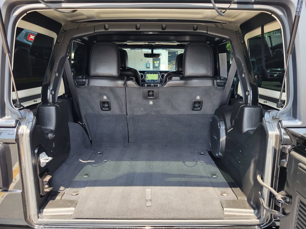 Used 2022 Jeep Wrangler Unlimited Sahara w/ Cold Weather Group AWD/4WD image 22