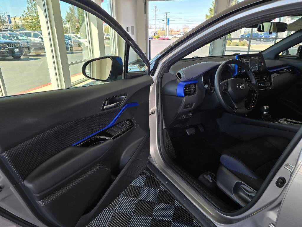 Used 2020 Toyota C-HR XLE image 18