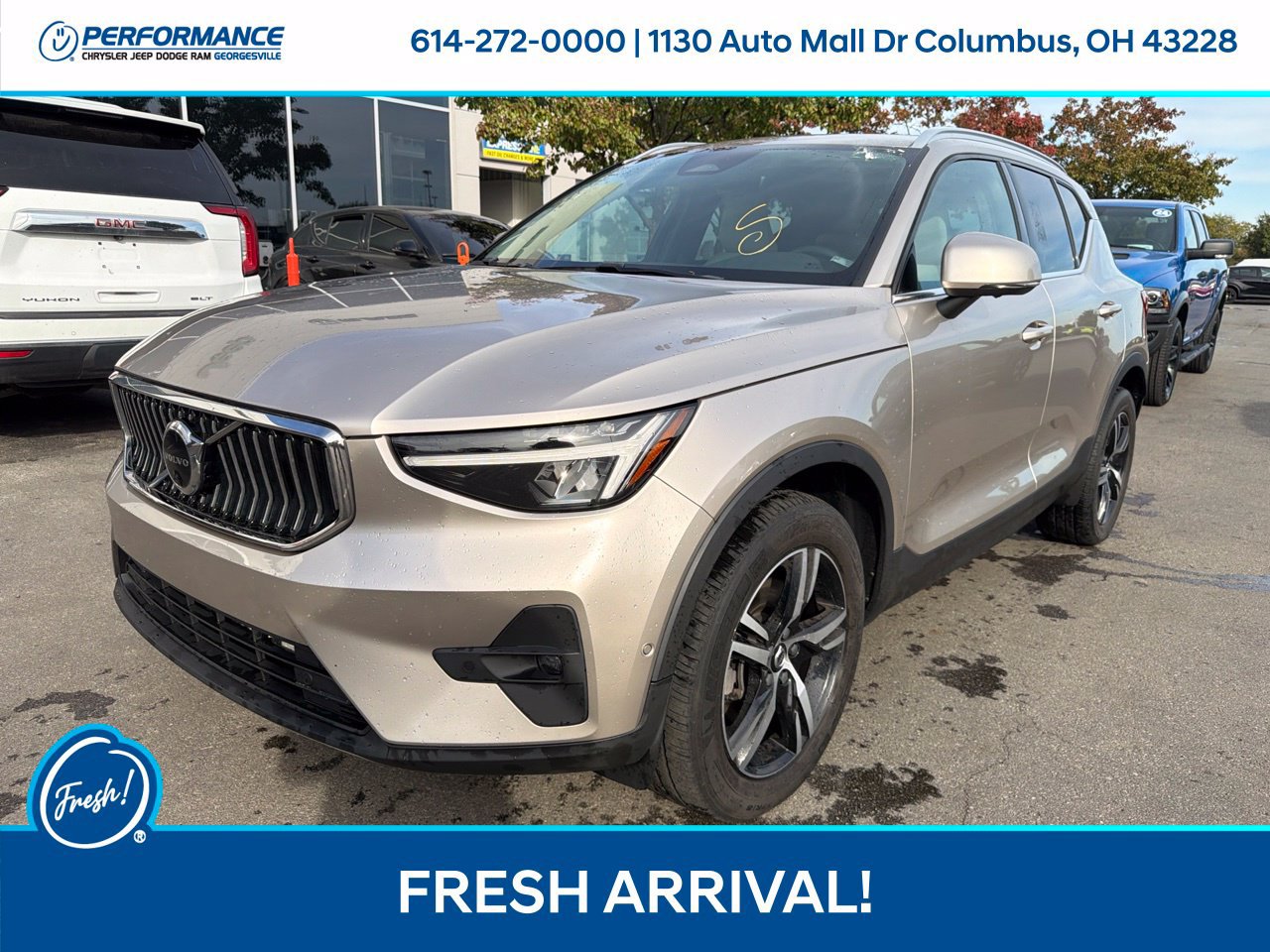 Used 2023 Volvo XC40 B5 Plus AWD/4WD image 4