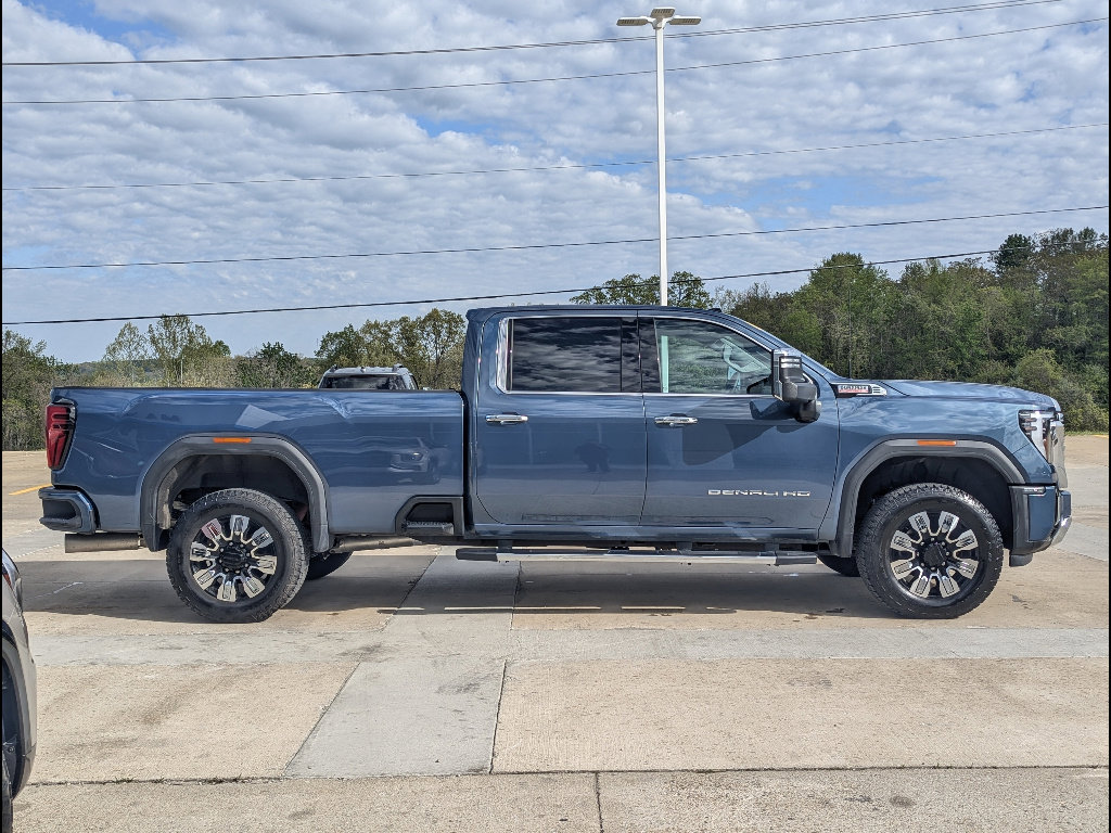 Used 2025 GMC Sierra 3500 Denali w/ Denali Reserve Package image 6