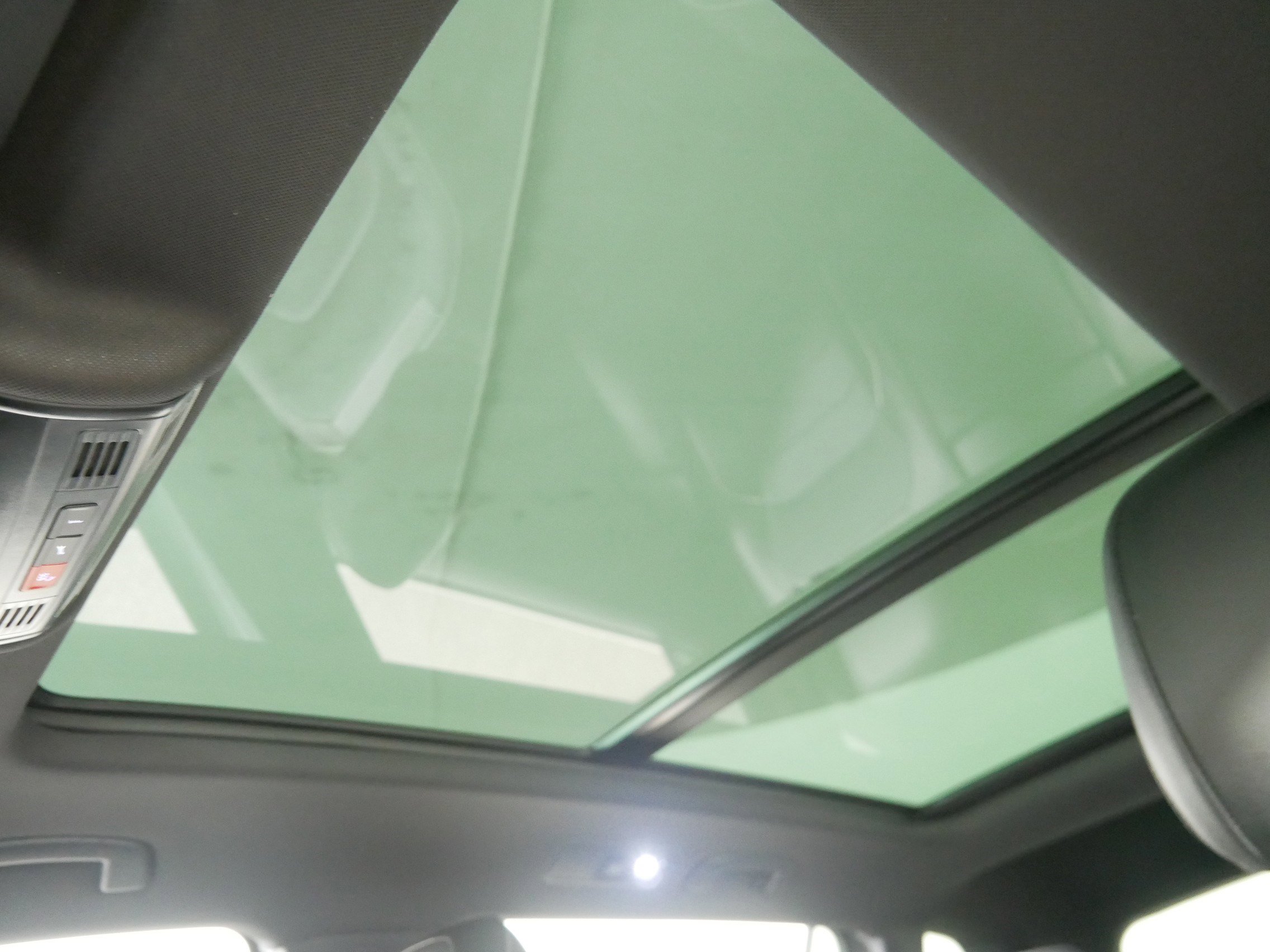 Used 2023 Volkswagen Tiguan SEL R-Line image 32