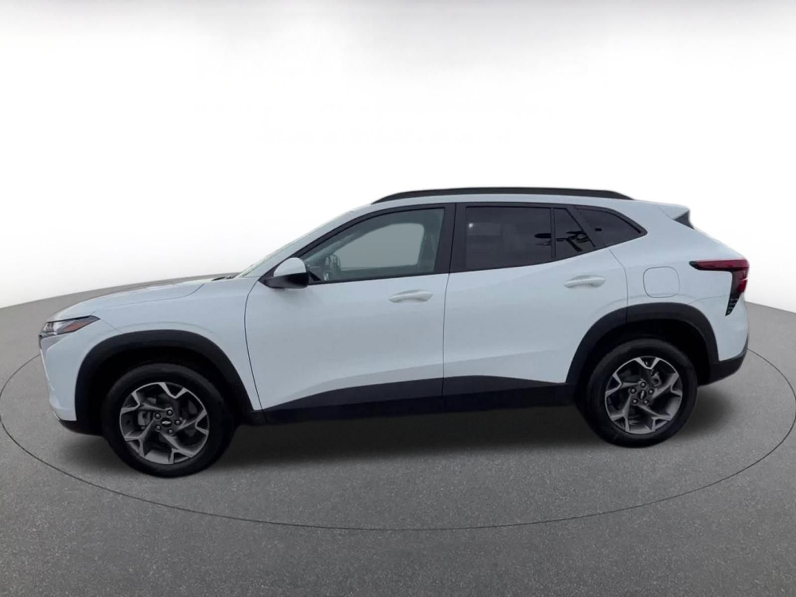 Used 2025 Chevrolet Trax LT image 9