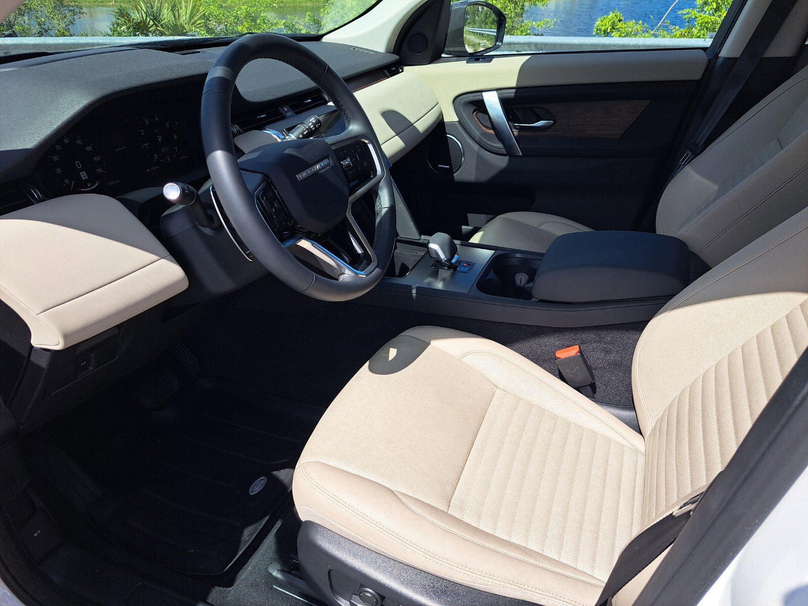 Certified 2025 Land Rover Discovery Sport S image 11