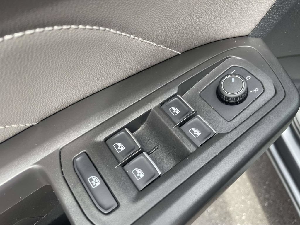 Used 2023 Volkswagen Atlas SEL R-Line AWD/4WD image 12