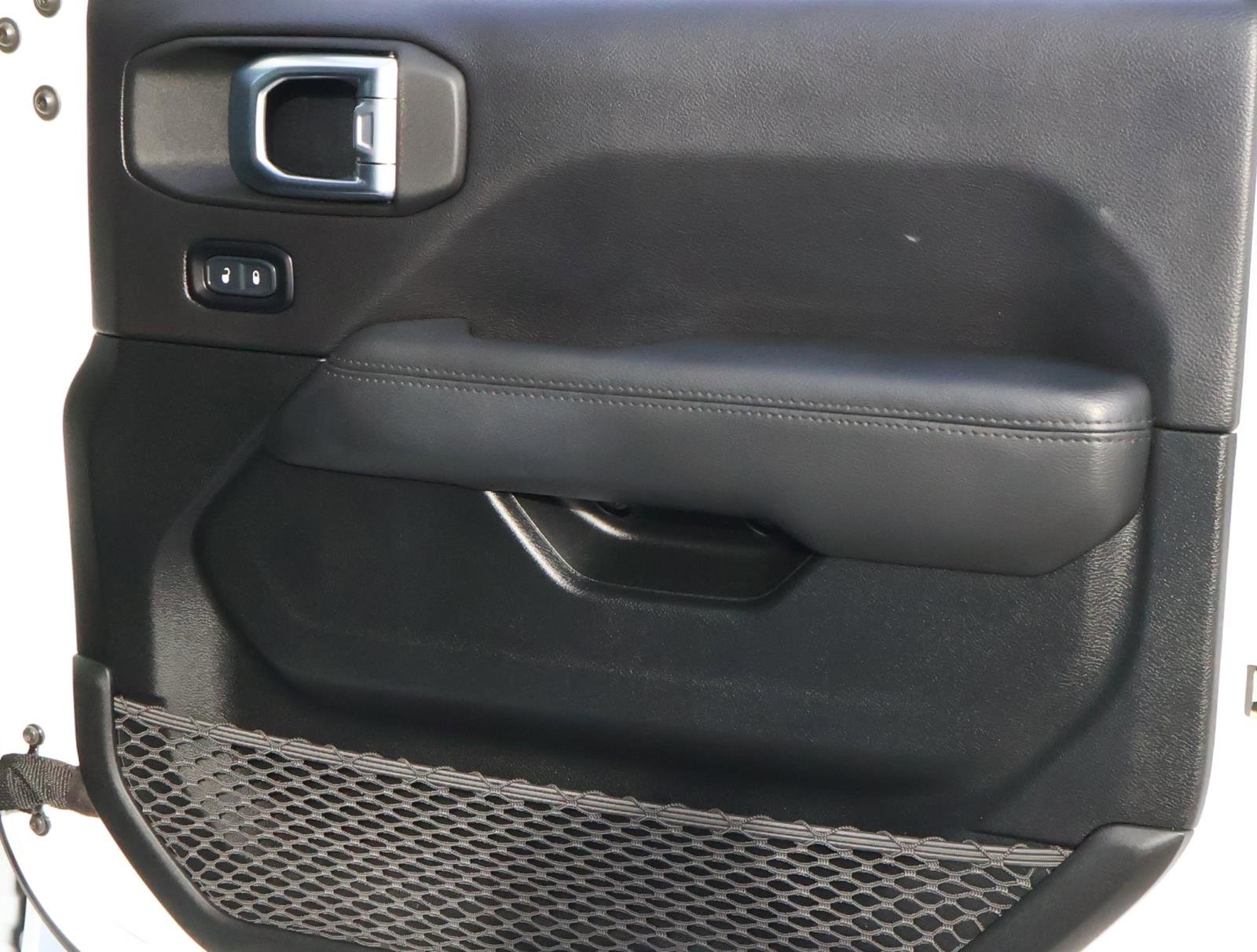 Used 2020 Jeep Wrangler Unlimited Sahara image 16