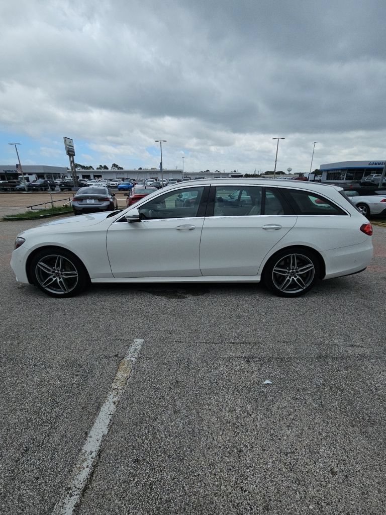 Used 2019 Mercedes-Benz E 450 4MATIC Wagon w/ Premium Package image 4