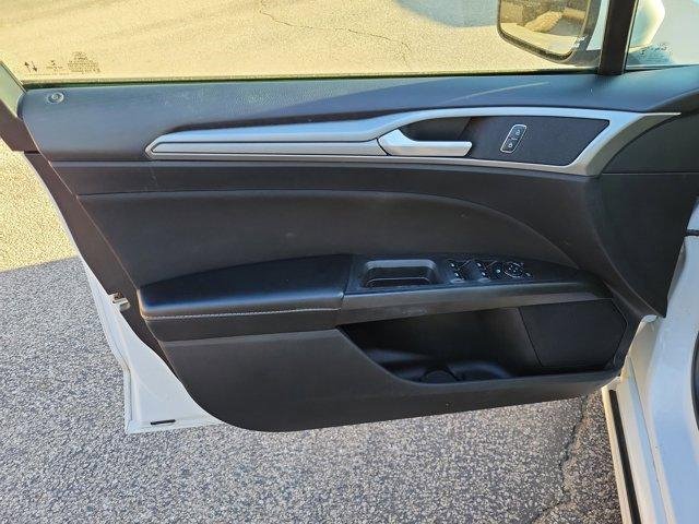 Used 2020 Ford Fusion SE image 15