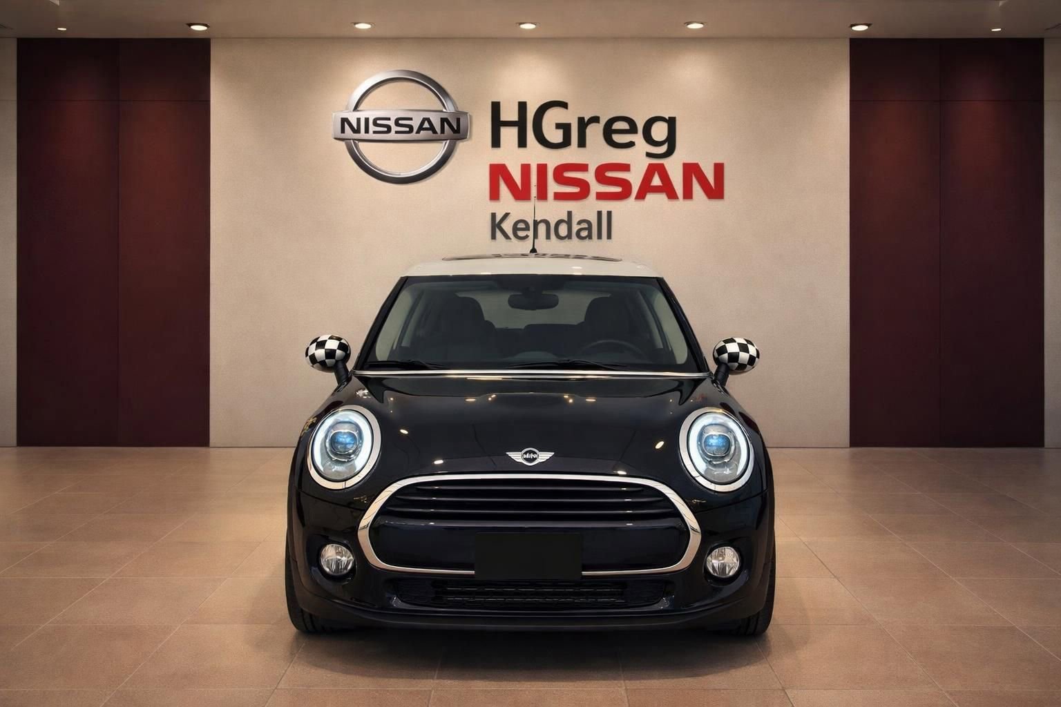Used 2017 MINI Cooper 4-Door Hardtop image 7