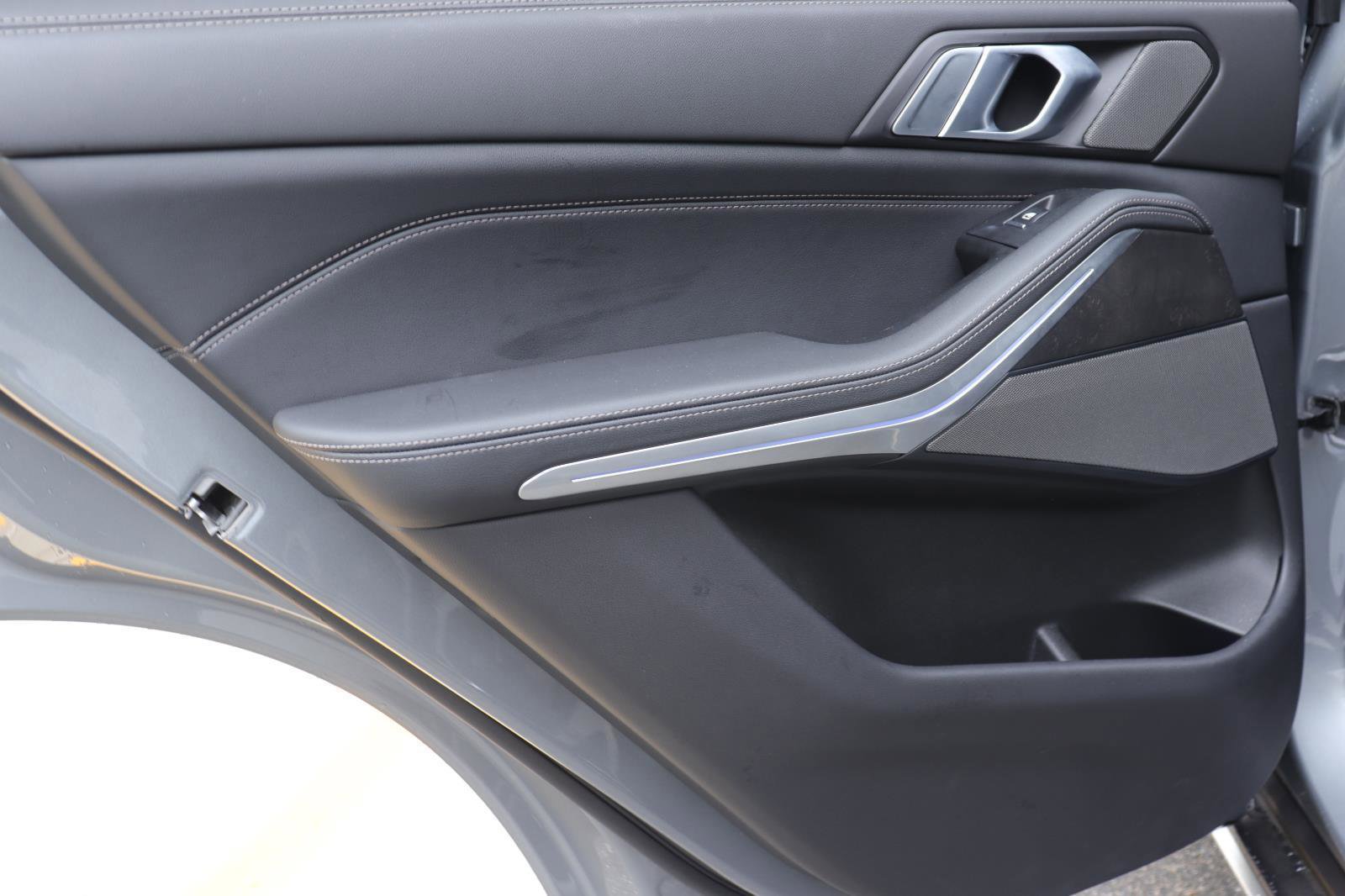 Used 2024 BMW X5 sDrive40i w/ Premium Package image 12