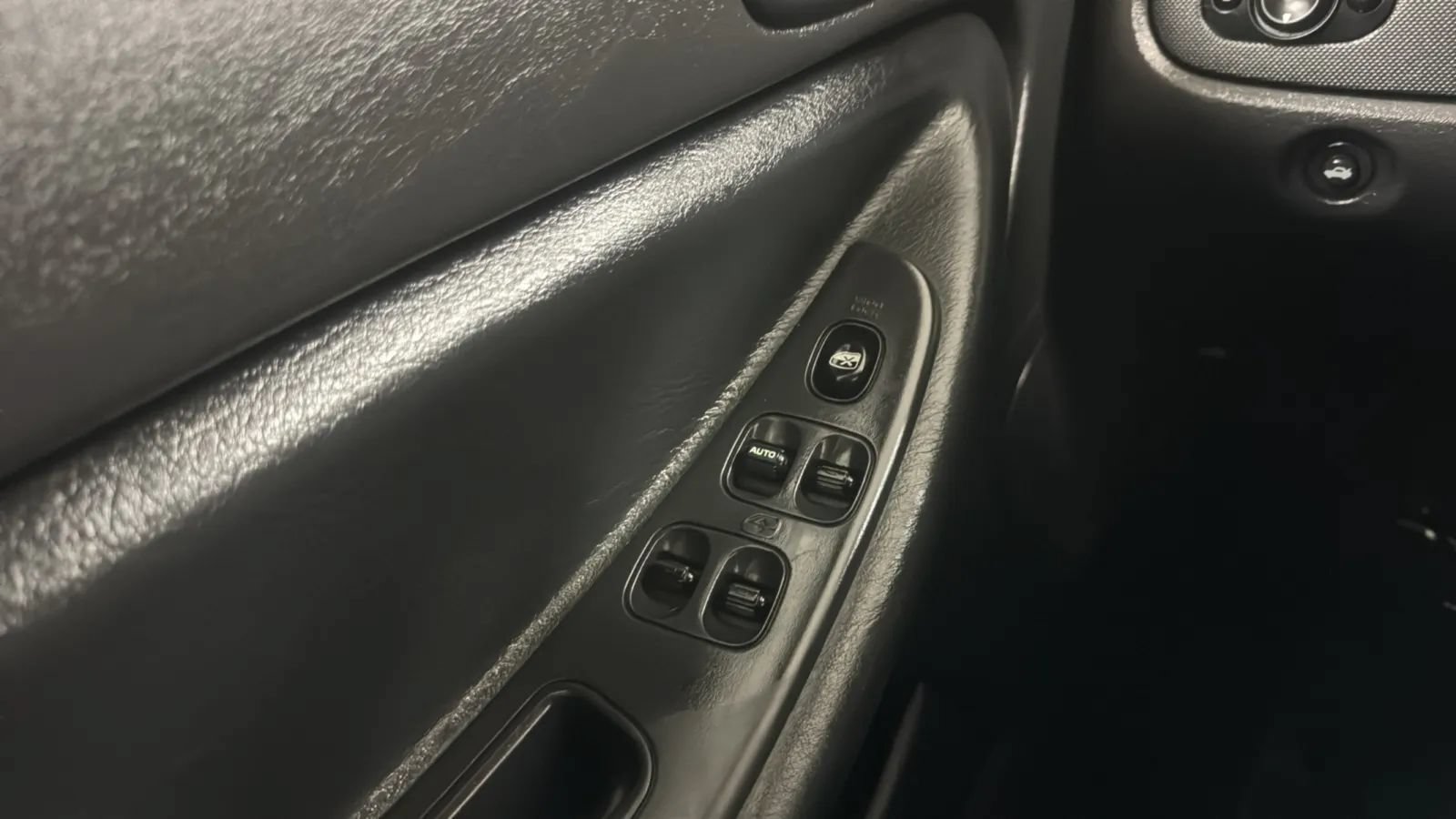 Used 2006 Dodge Stratus SXT FWD image 15