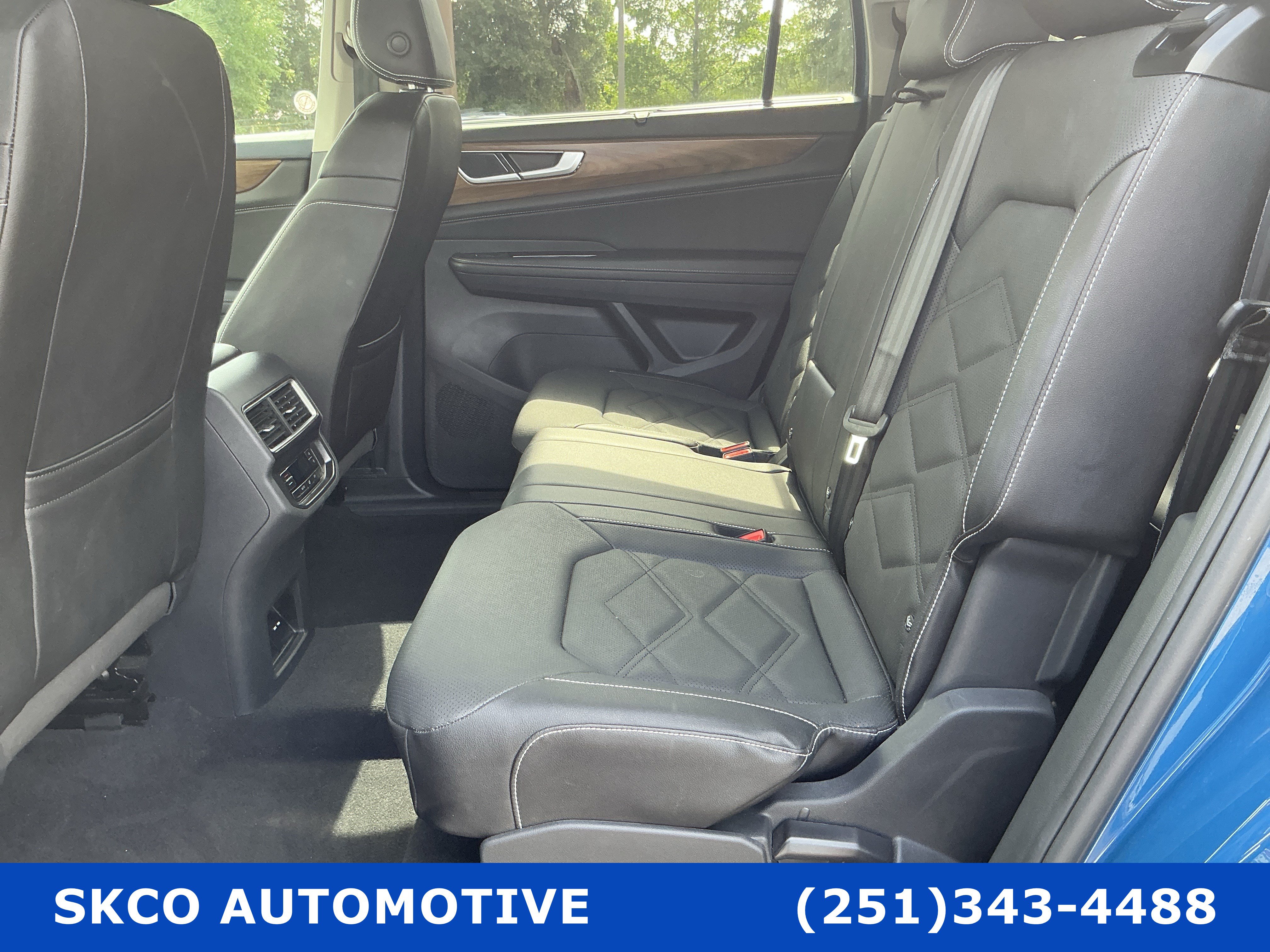 Used 2025 Volkswagen Atlas SE AWD/4WD image 14