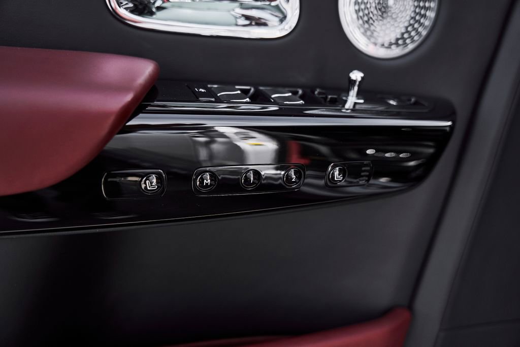 Used 2024 Rolls-Royce Phantom Sedan RWD image 48