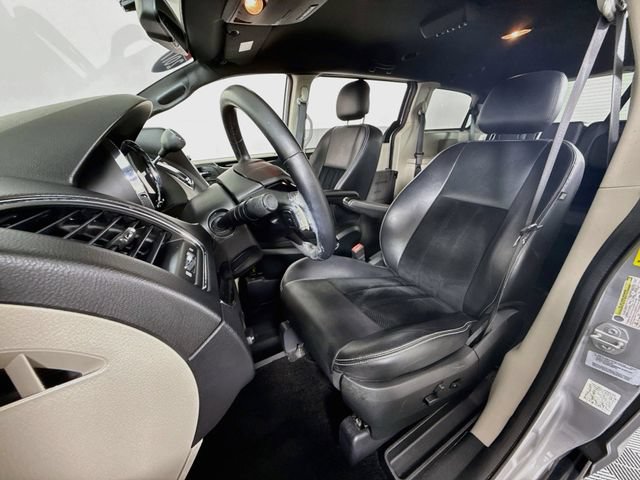 Used 2017 Dodge Grand Caravan SXT FWD image 5