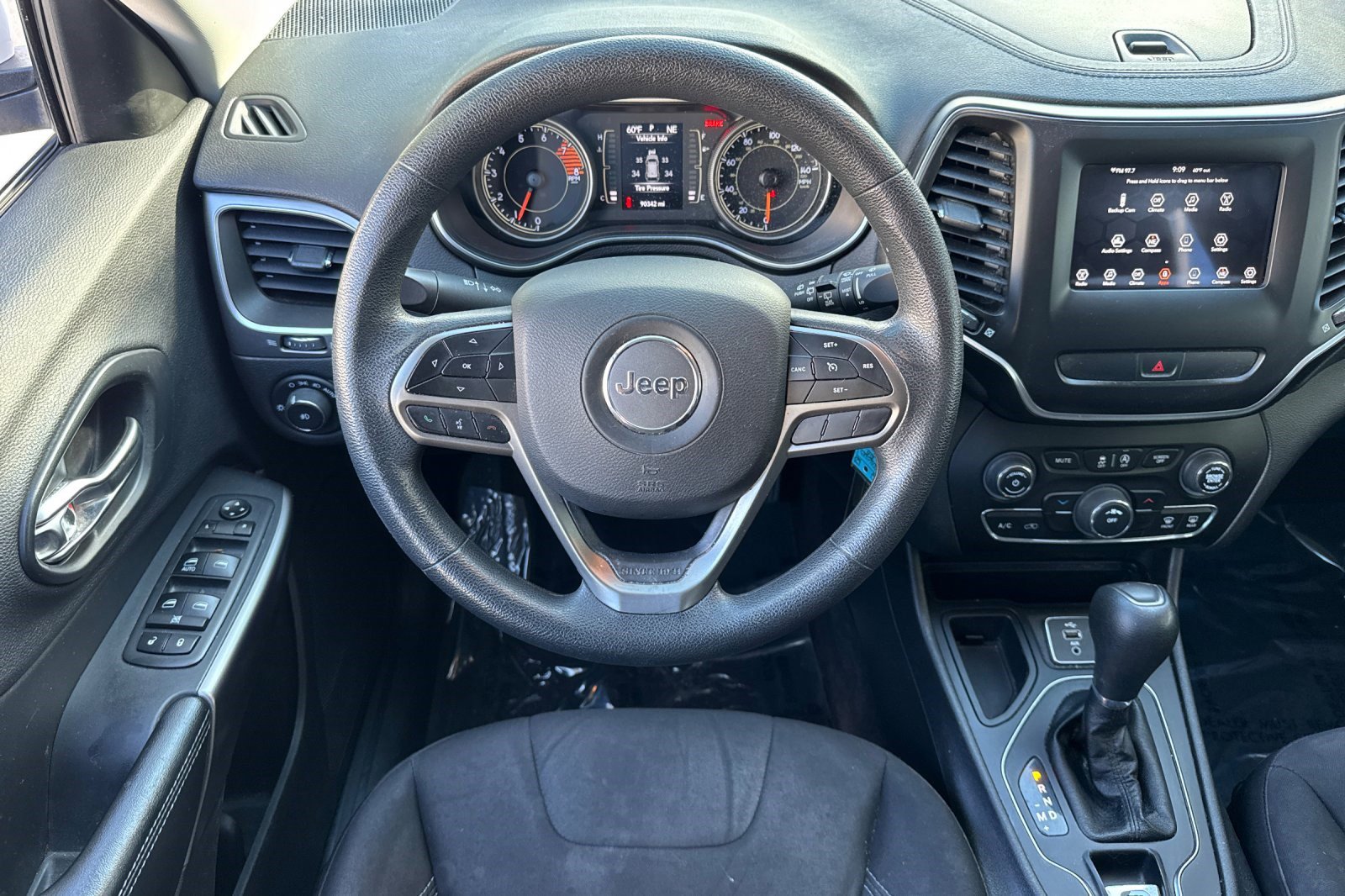 Used 2019 Jeep Cherokee Latitude w/ Popular Appearance Group image 26