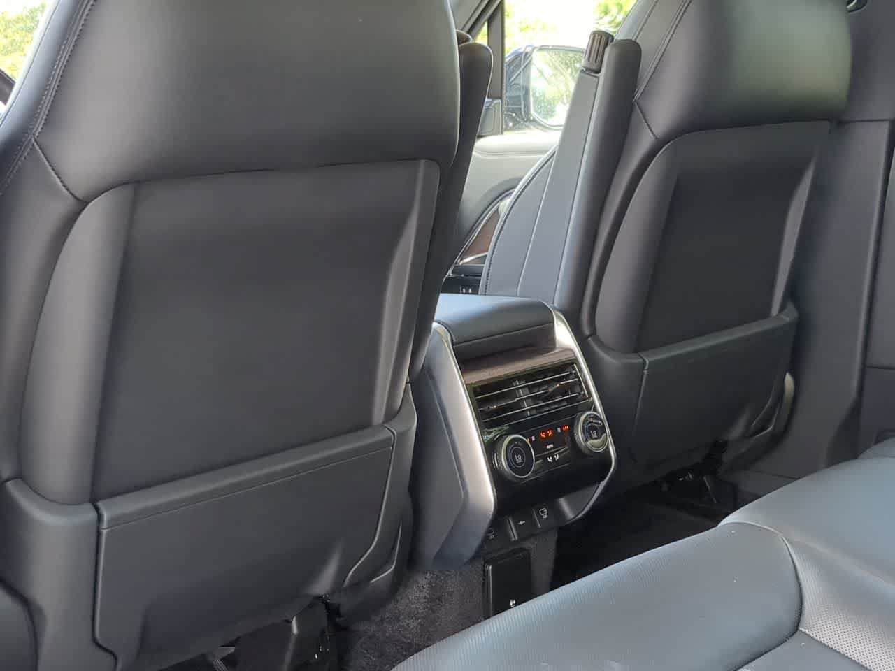 New 2025 Land Rover Range Rover Long Wheelbase SE AWD/4WD image 19
