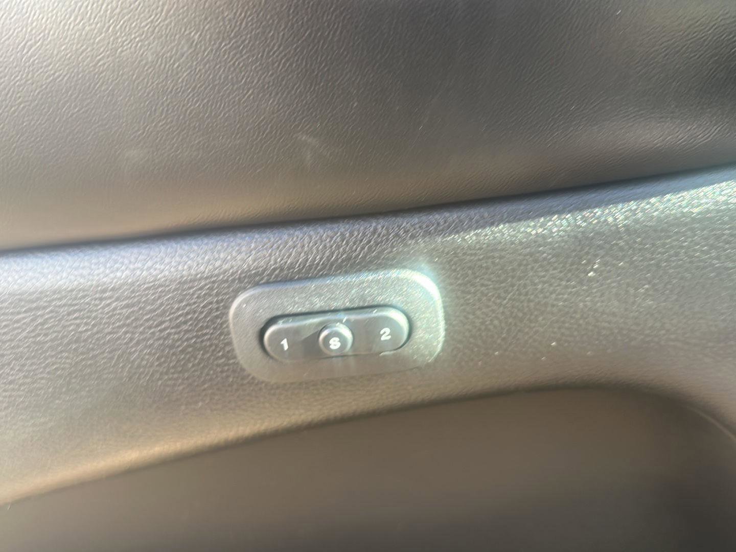 Used 2020 Jeep Grand Cherokee Limited image 12