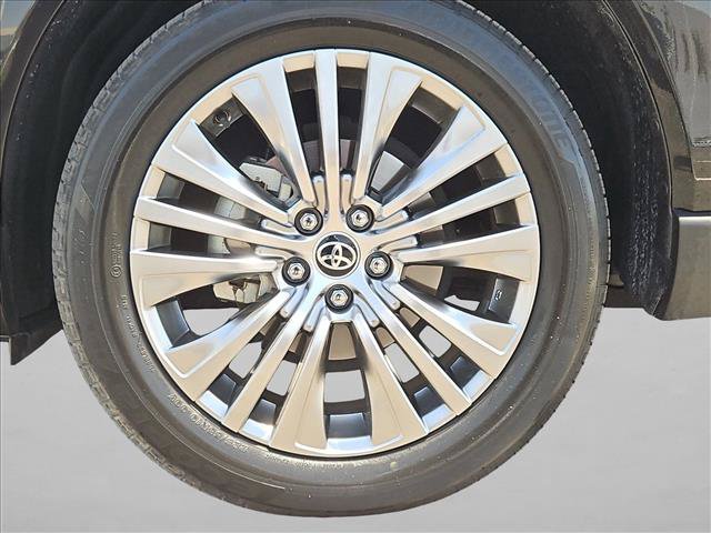 Certified 2023 Toyota Venza XLE AWD/4WD image 30