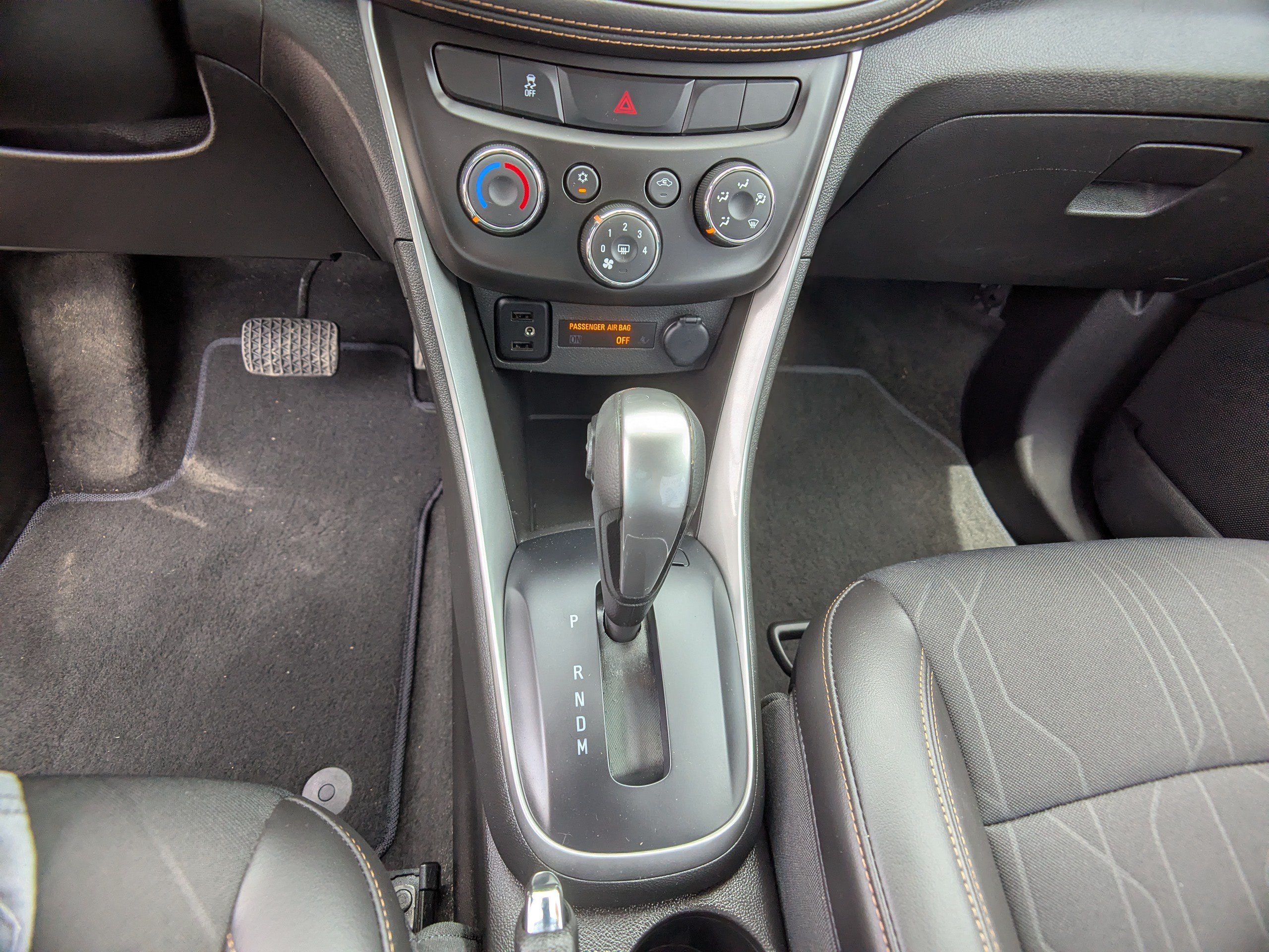 Used 2022 Chevrolet Trax LT w/ LT Convenience Package AWD/4WD image 23