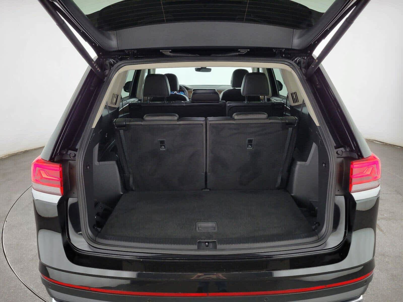 Used 2025 Volkswagen Atlas SE AWD/4WD image 15