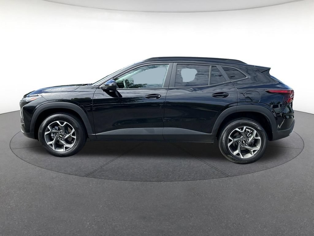 Used 2024 Chevrolet Trax LT FWD image 2