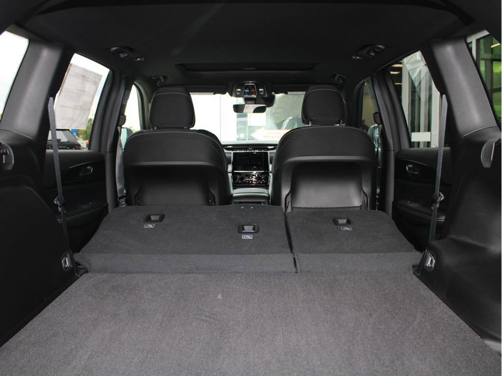 New 2025 Jeep Grand Cherokee Laredo X w/ Luxury Tech Group I image 29