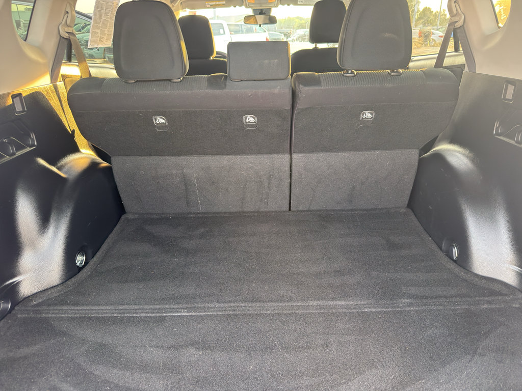 Used 2018 Toyota RAV4 LE FWD image 32