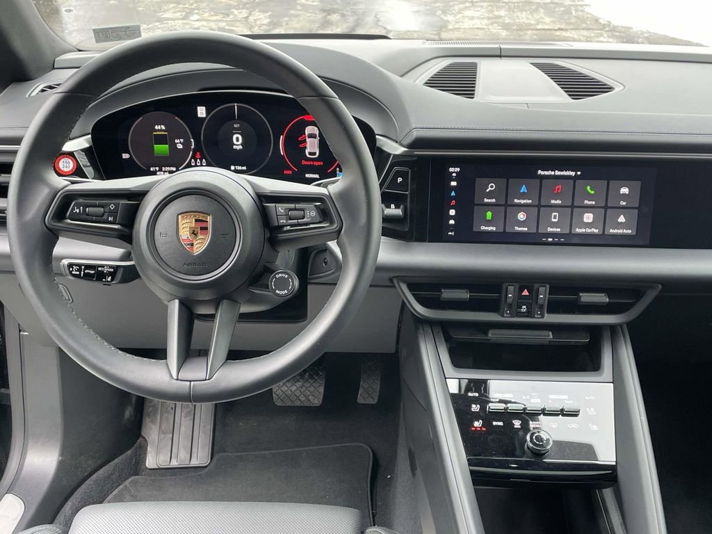 Used 2024 Porsche Macan 4 Electric image 28