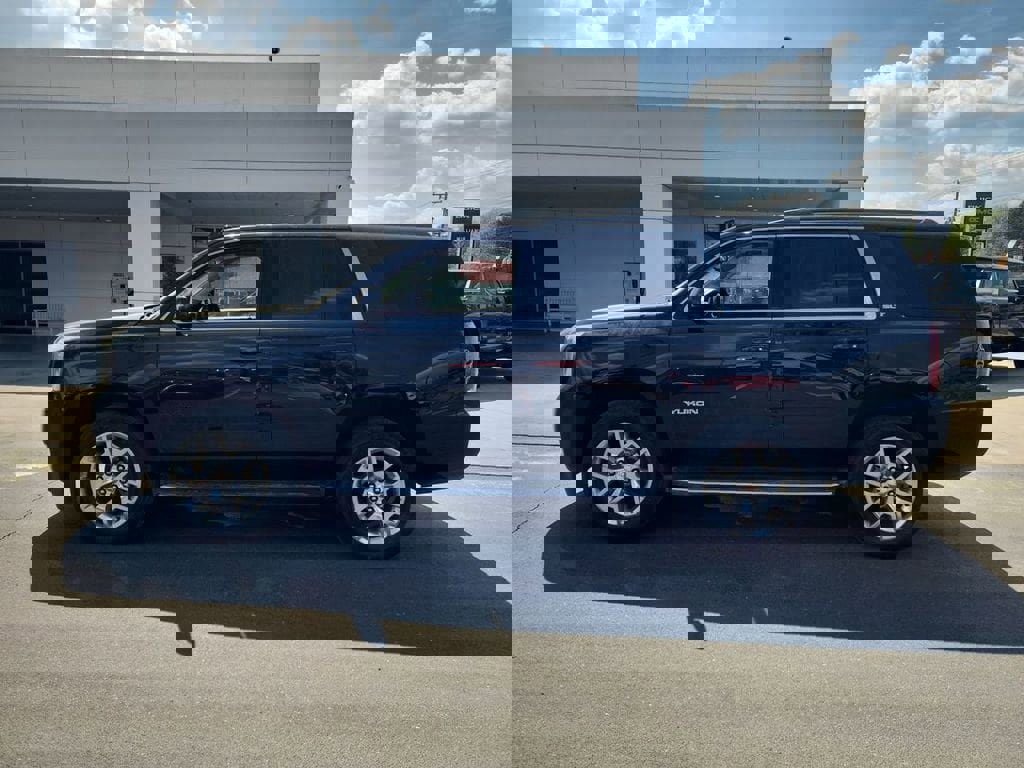 Used 2017 GMC Yukon SLT w/ Open Road Package image 5