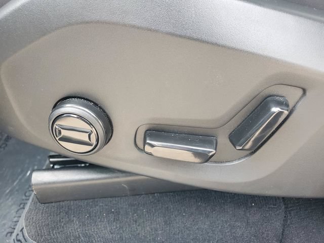 Certified 2025 Volvo XC90 B6 Plus AWD/4WD image 16