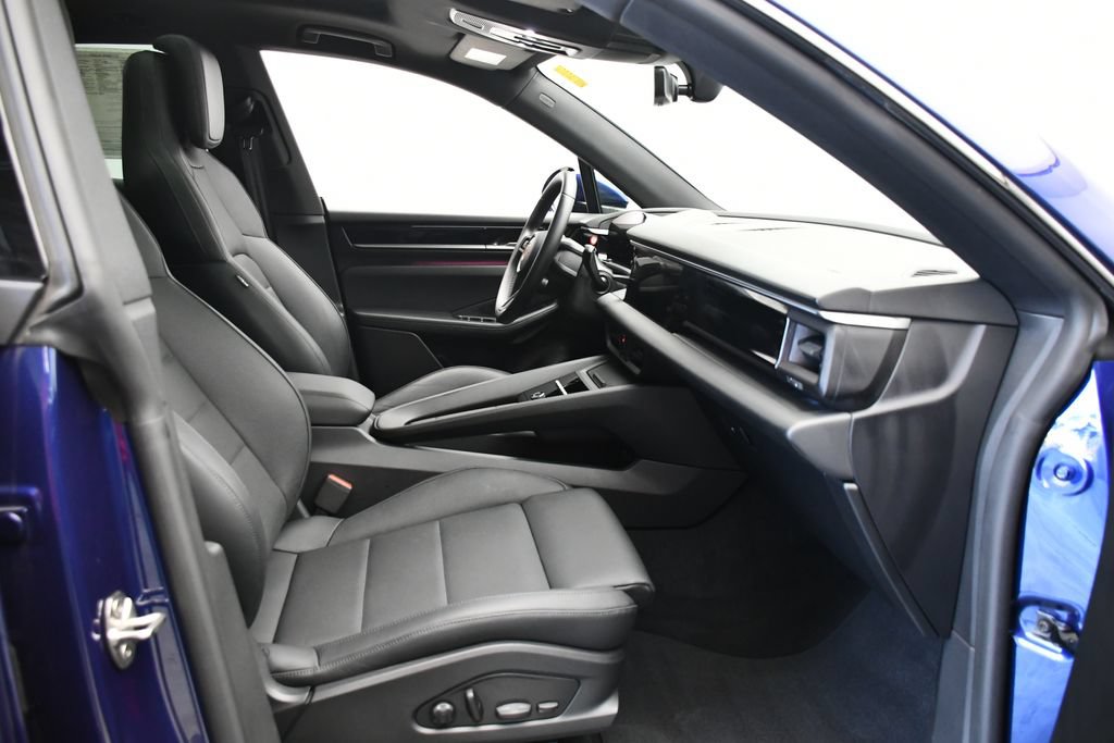 Certified 2025 Porsche Macan 4S Electric AWD/4WD image 52