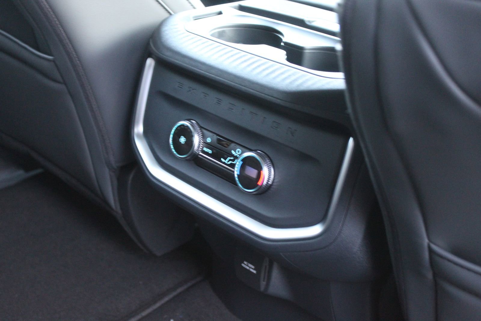 New 2025 Ford Expedition Active image 18