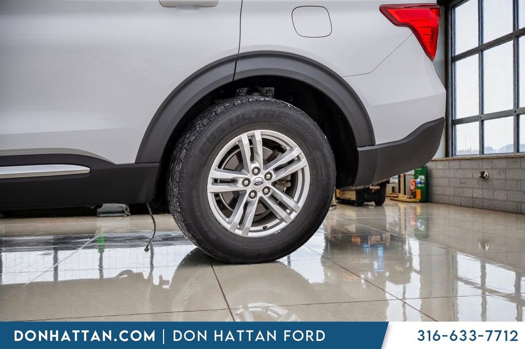Used 2020 Ford Explorer XLT w/ Equipment Group 202A AWD/4WD image 34