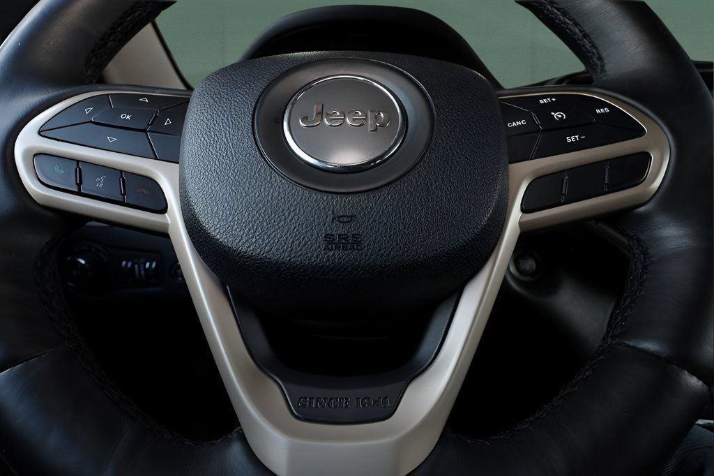 Used 2018 Jeep Cherokee Limited FWD image 31