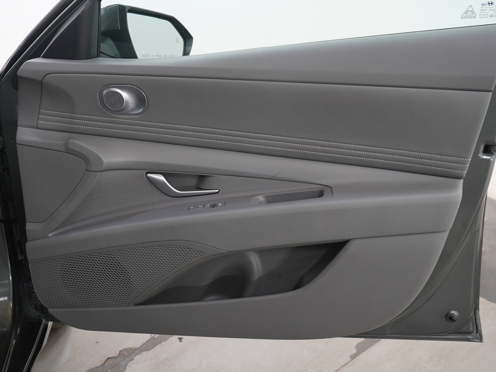 Used 2025 Hyundai Elantra SEL FWD image 9