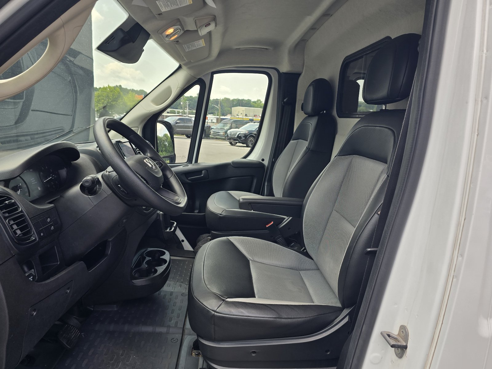 Used 2024 RAM ProMaster 2500 w/ Convenience Group FWD image 13