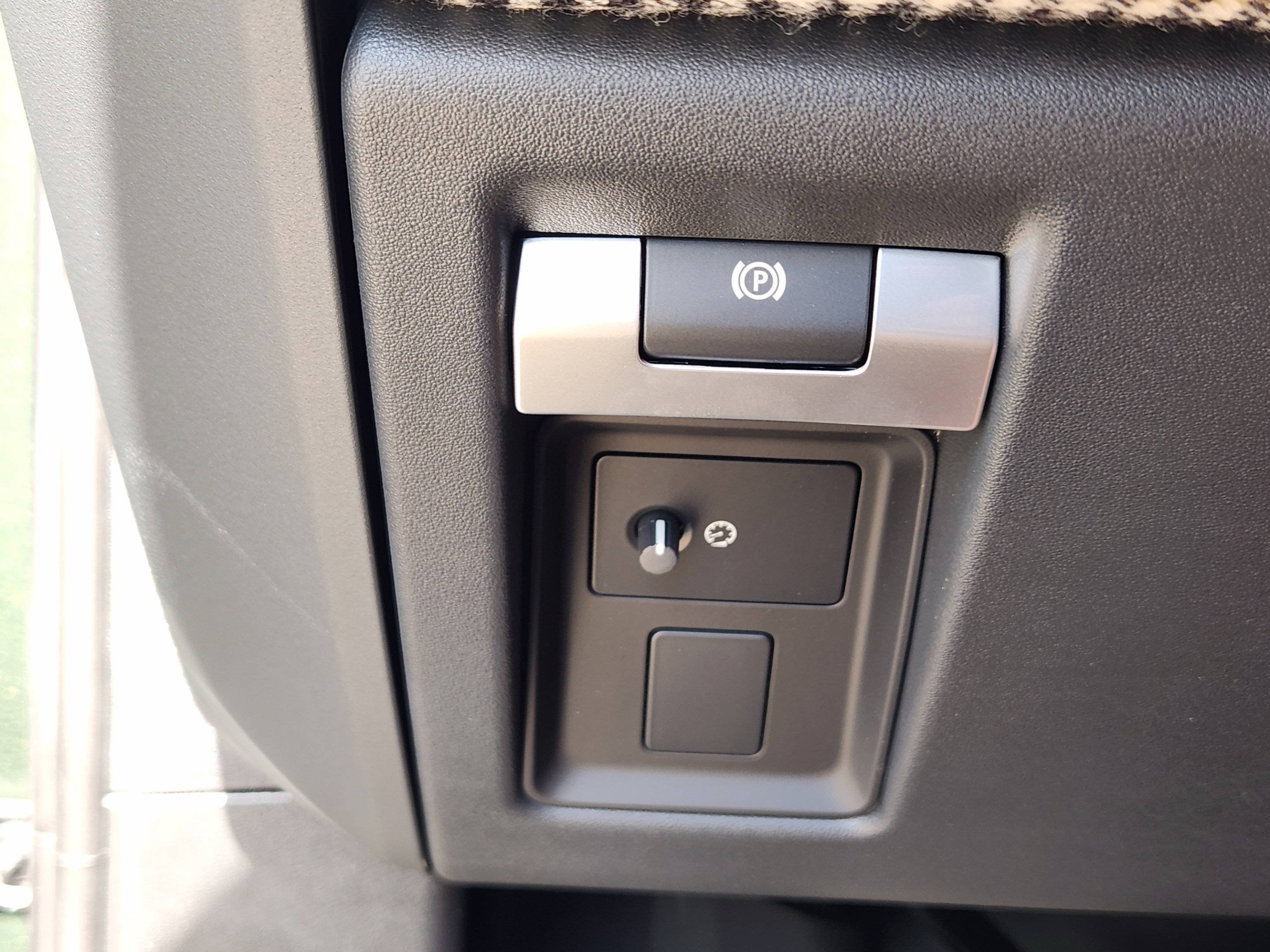 New 2026 Land Rover Defender 110 X-Dynamic SE AWD/4WD image 16