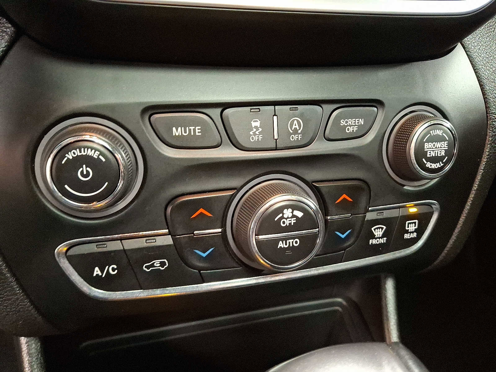 Used 2021 Jeep Cherokee Limited AWD/4WD image 16