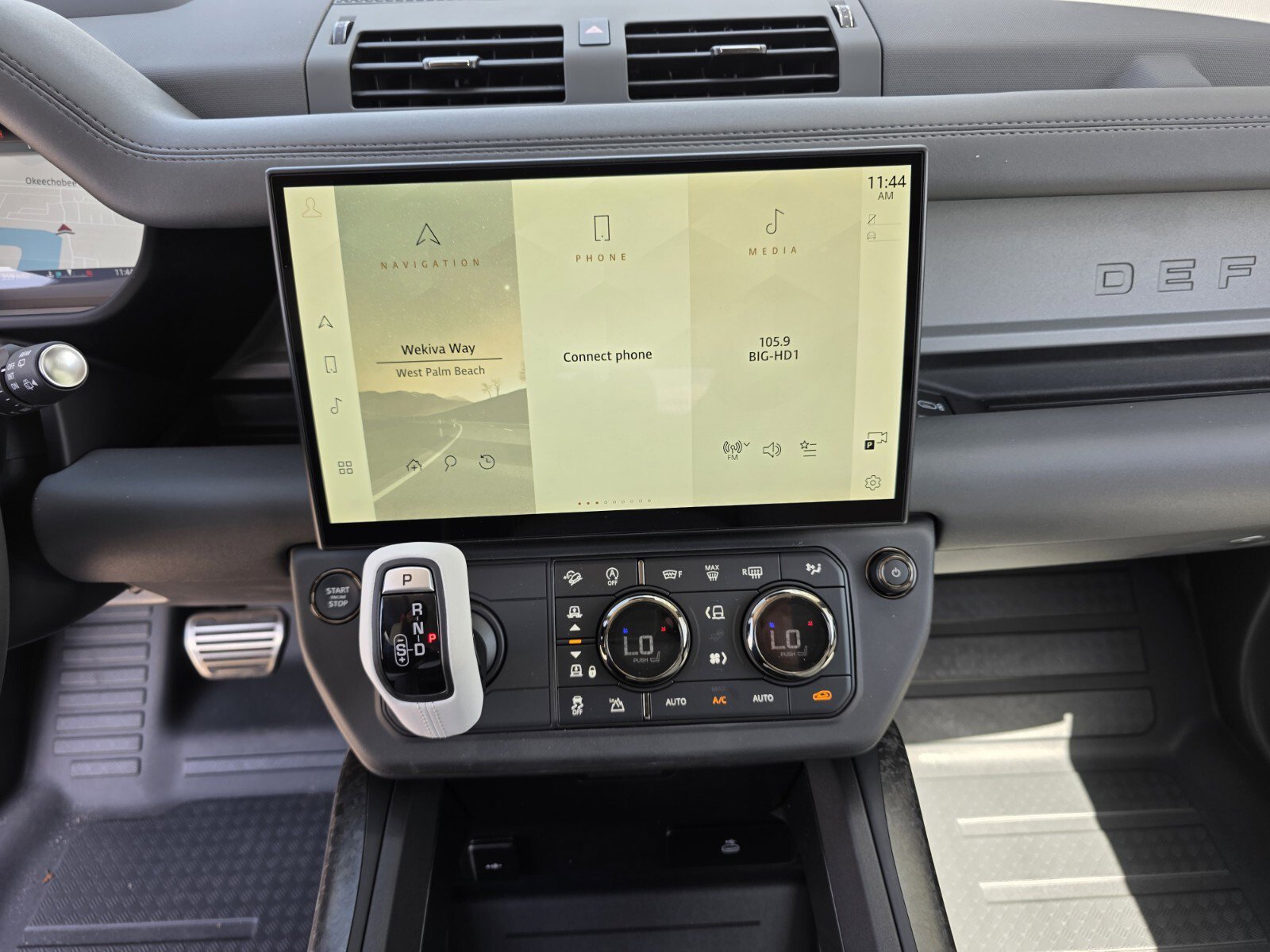 New 2026 Land Rover Defender 110 OCTA image 18