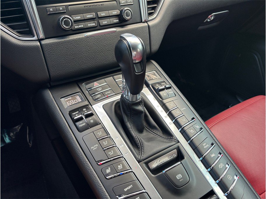 Used 2018 Porsche Macan GTS AWD/4WD image 39