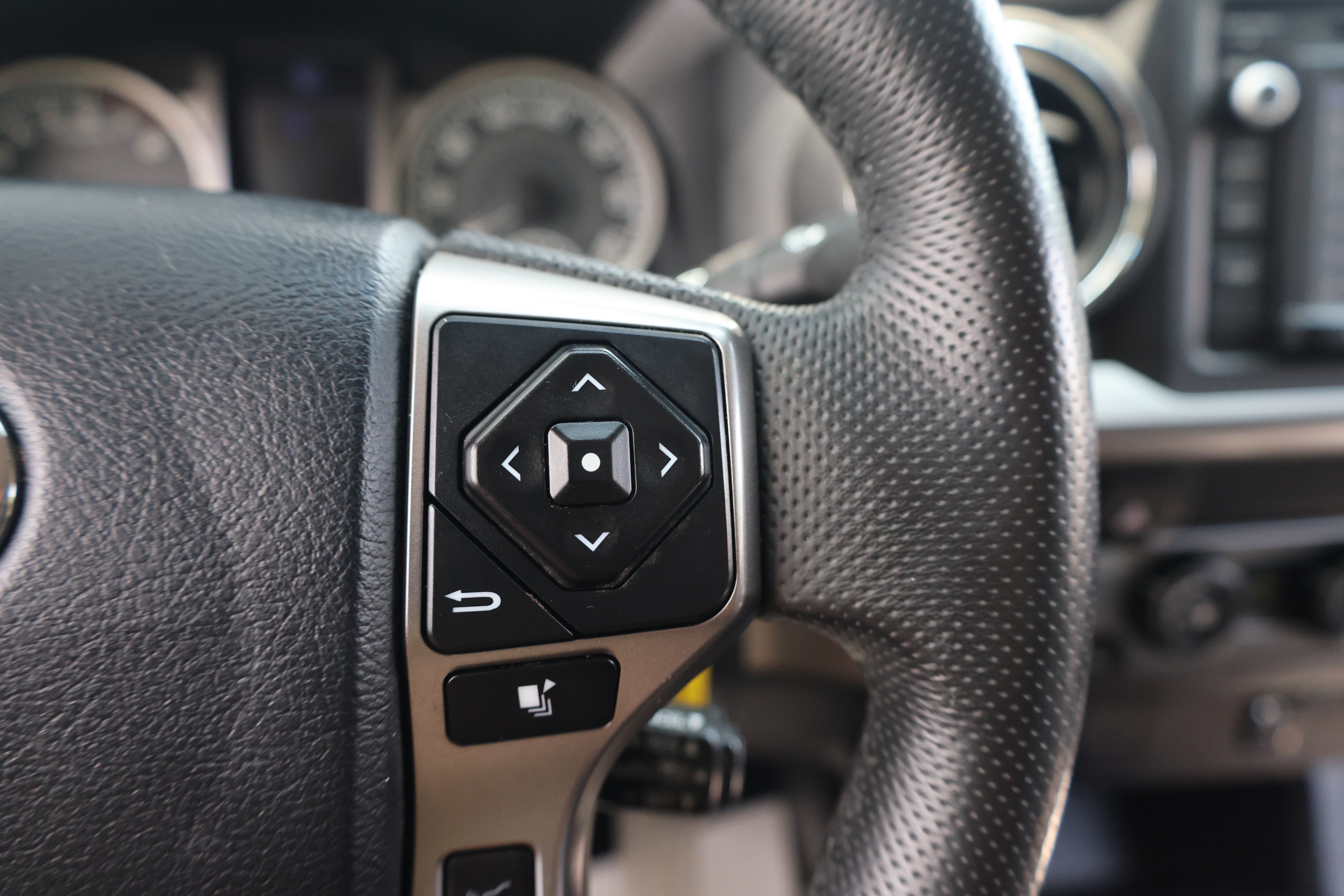 Used 2019 Toyota Tacoma SR5 RWD image 19