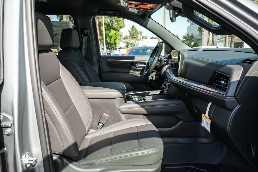 New 2026 Chevrolet Suburban LT w/ Comfort Package AWD/4WD image 16