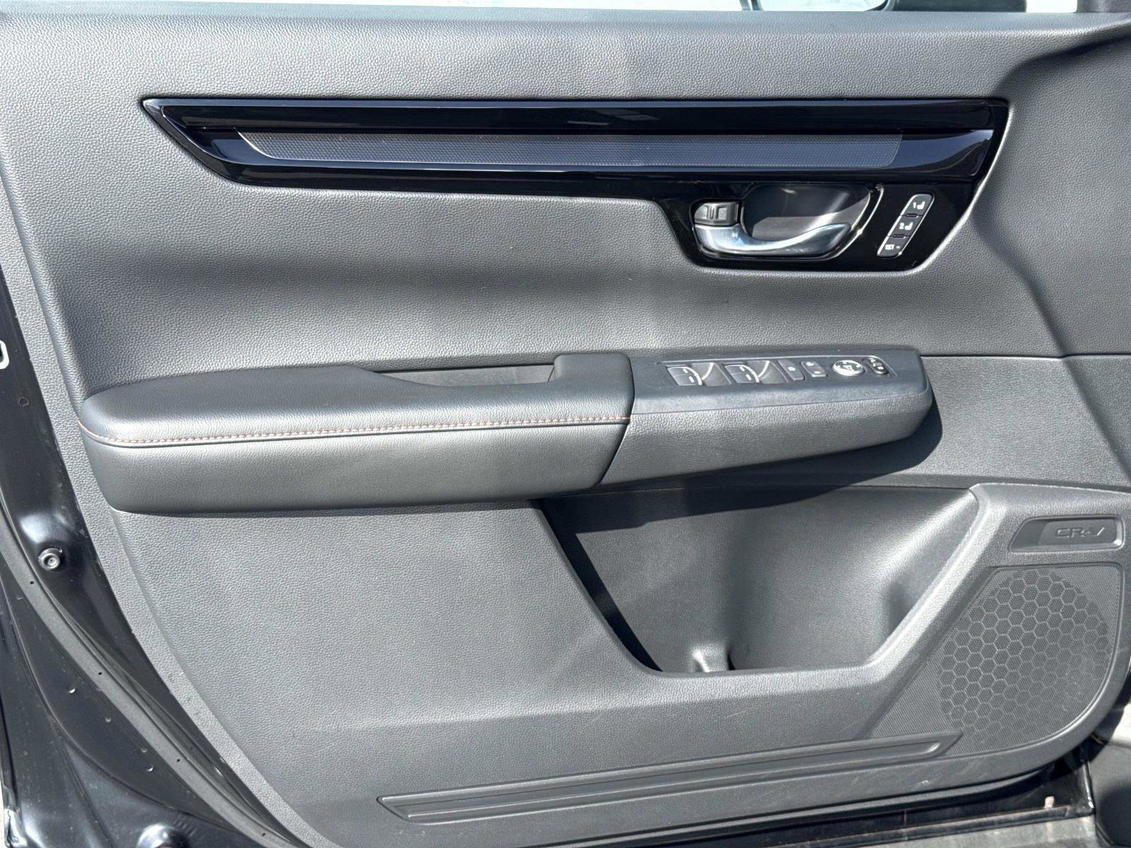 Used 2025 Honda CR-V Sport Touring image 17