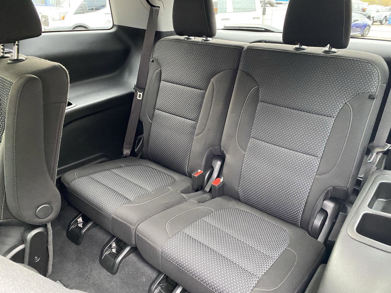 Used 2023 GMC Acadia SLE image 16