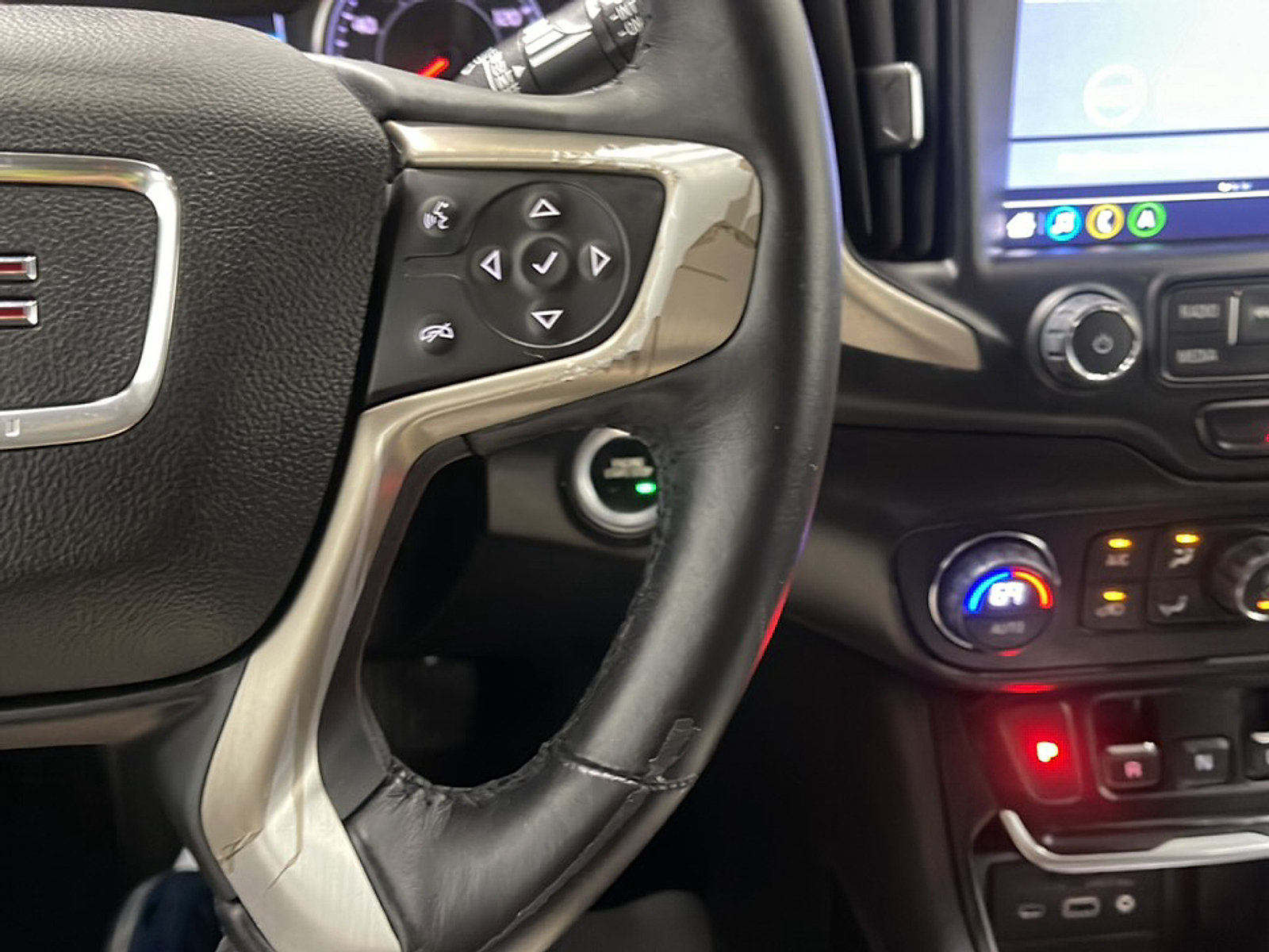 Used 2018 GMC Terrain Denali w/ LPO, 'HIT The Road' Package FWD image 7